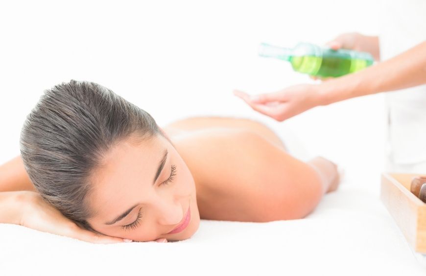 Massage à l’huile de CBD : le moment doublement bien-être